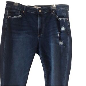 Woman’s fall blue kancan distressed skinny  stretch frayed jeans